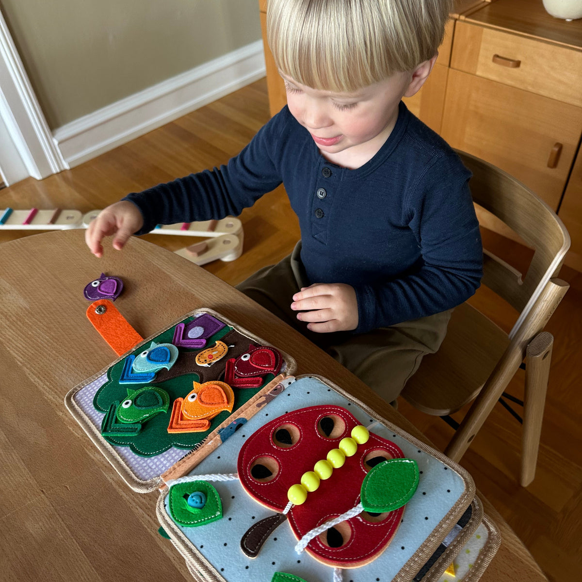 Aktivitets og følebog Giraf fra Hemmingsen Kids, billede 2