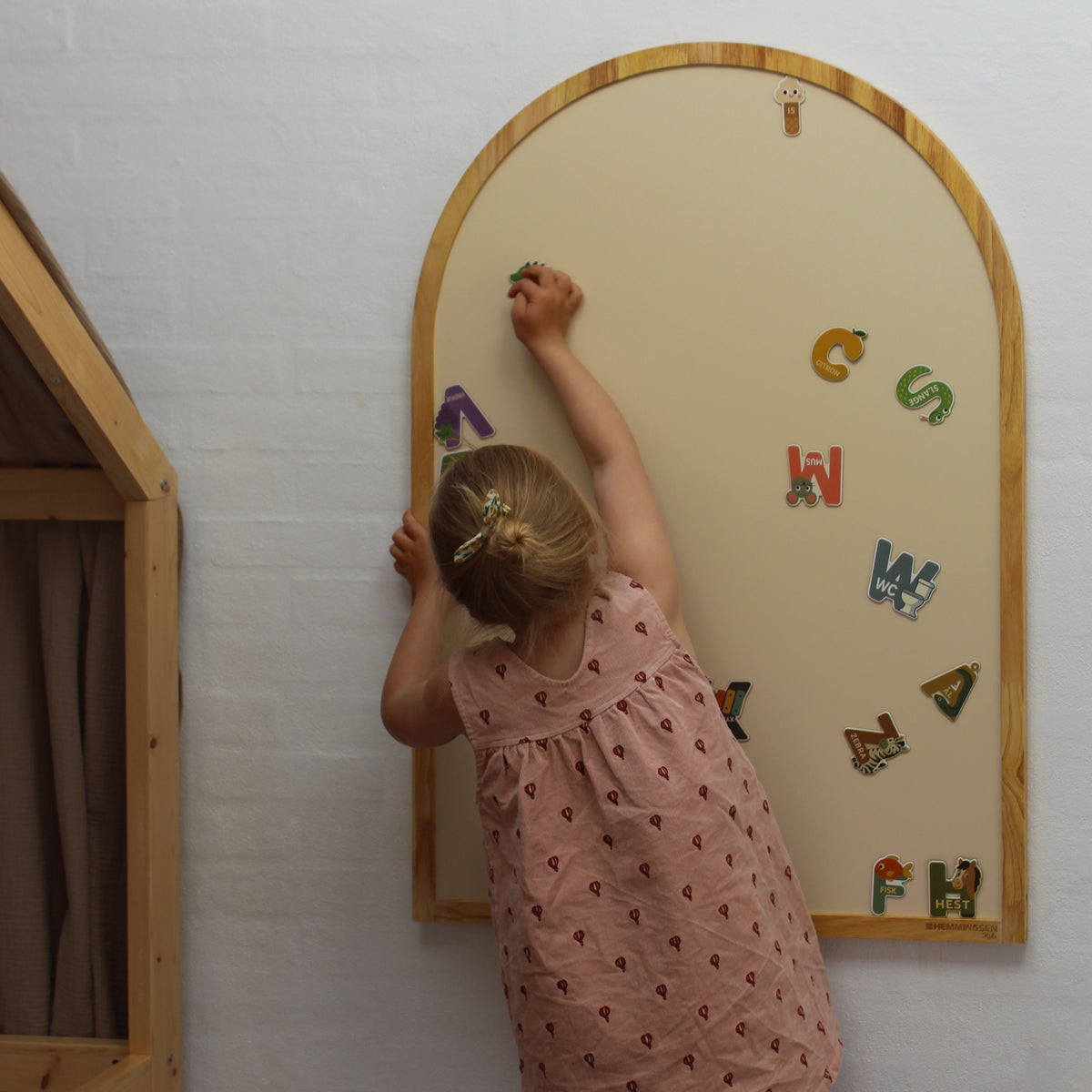 Magnettavle i Egetræ fra Hemmingsen Kids