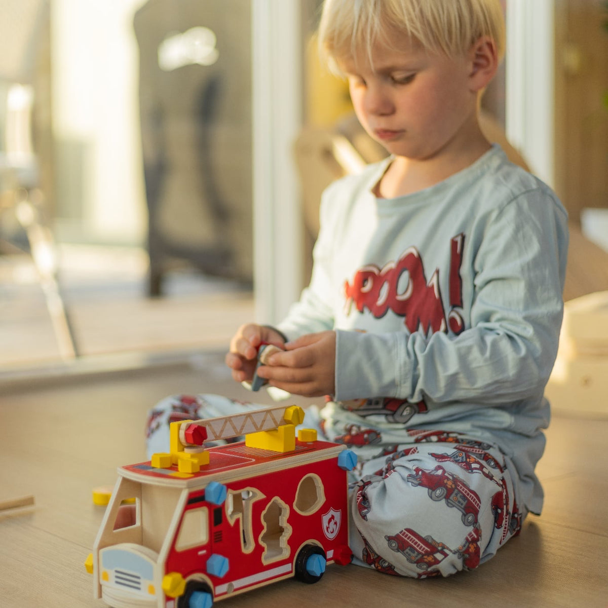 Brandbil i træ med værktøj – byg selv fra Hemmingsen Kids, billede 3