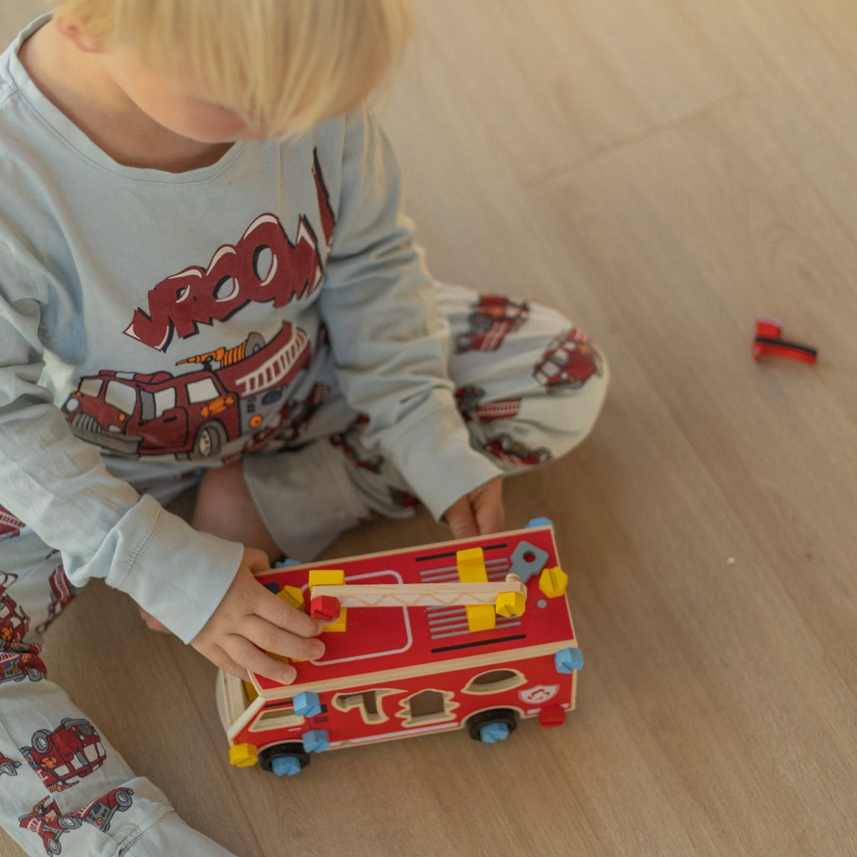 Brandbil i træ med værktøj – byg selv fra Hemmingsen Kids, billede 5