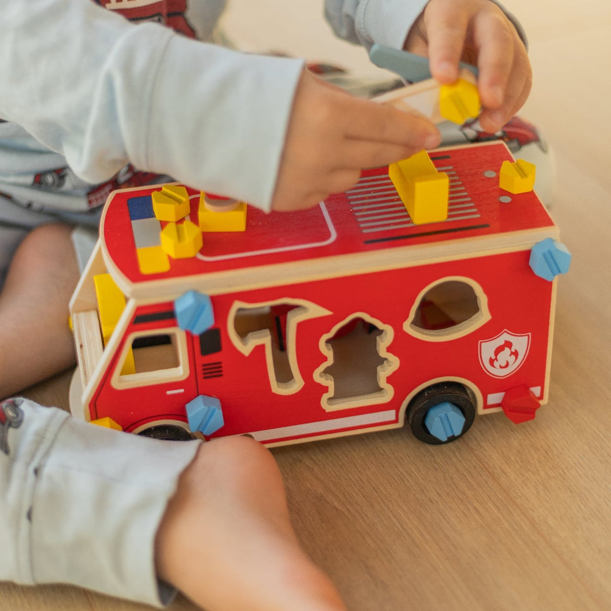 Brandbil i træ med værktøj – byg selv fra Hemmingsen Kids, billede 6