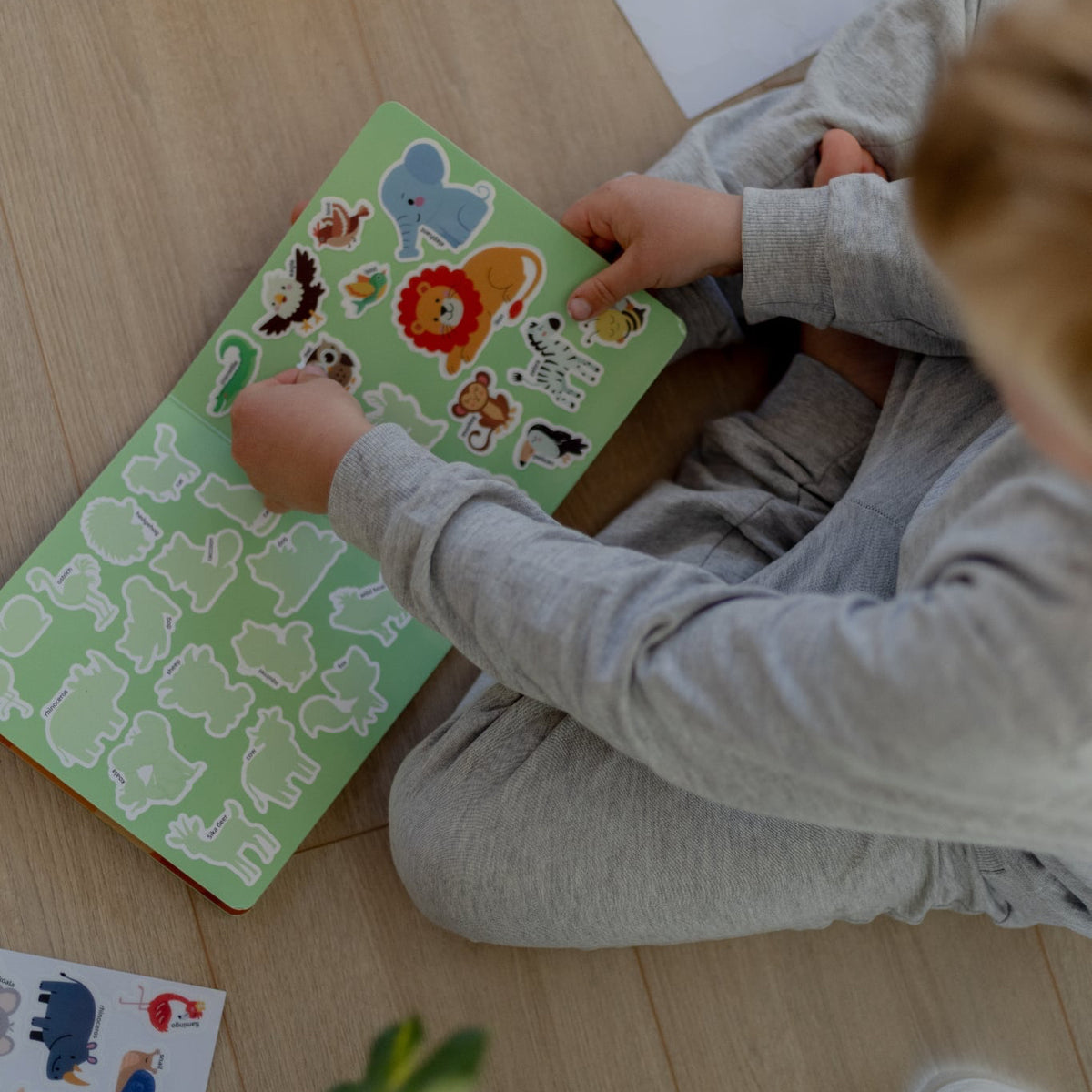 Genanvendelig klistermærkebog fra Hemmingsen Kids, billede 4