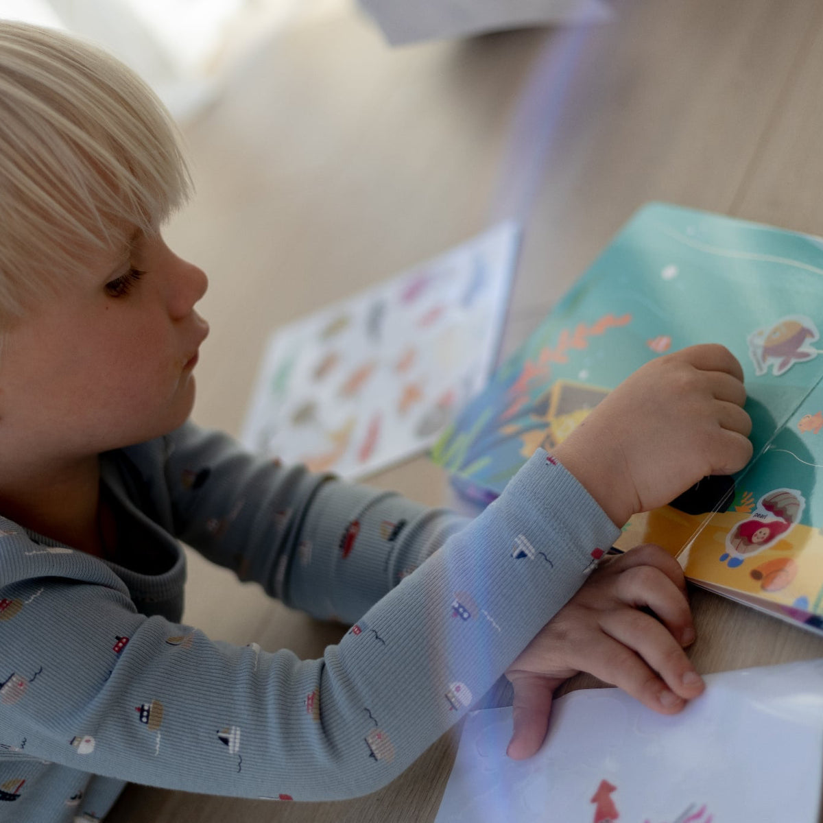 Genanvendelig klistermærkebog fra Hemmingsen Kids, billede 2