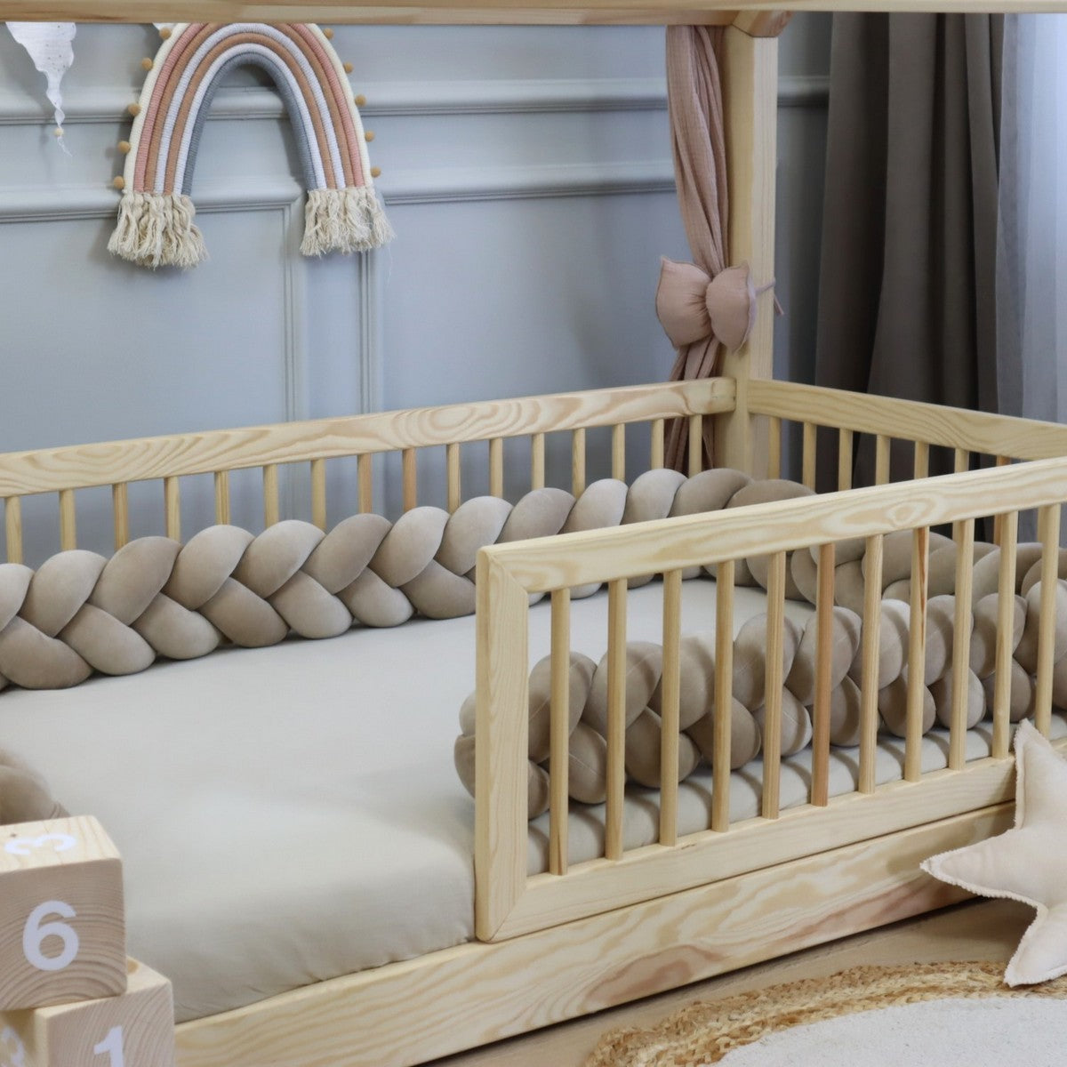 Sengerand, 3-strenget fletning- Mørk Beige fra Hemmingsen Kids, billede 2