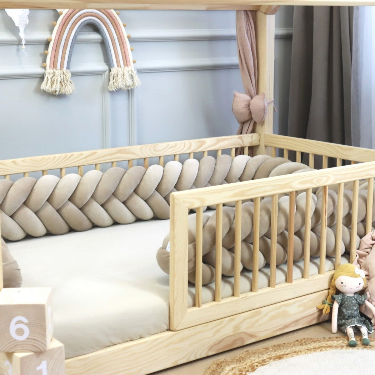 Sengerand, 5-tråde fletning Mørk Beige fra Hemmingsen Kids, billede 2
