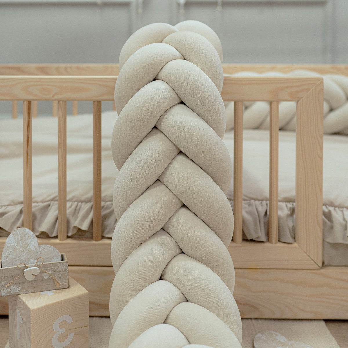 Sengerand, 5-tråde fletning Beige fra Hemmingsen Kids