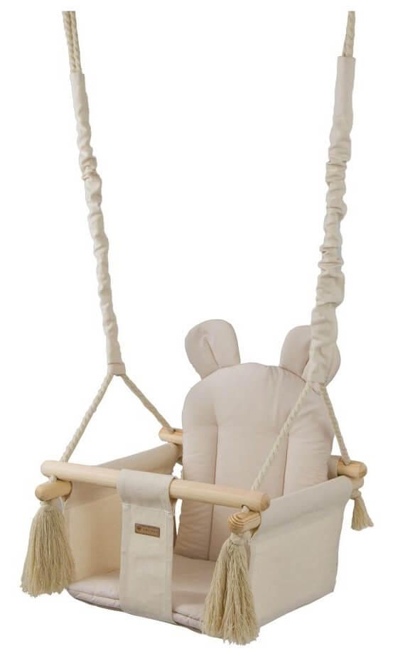 Babygynge til babyer og børn med beige farver, naturmaterialer og kvaster. Vores indendørs gynger til børn og babyer kommer i mange forskellige farver. 