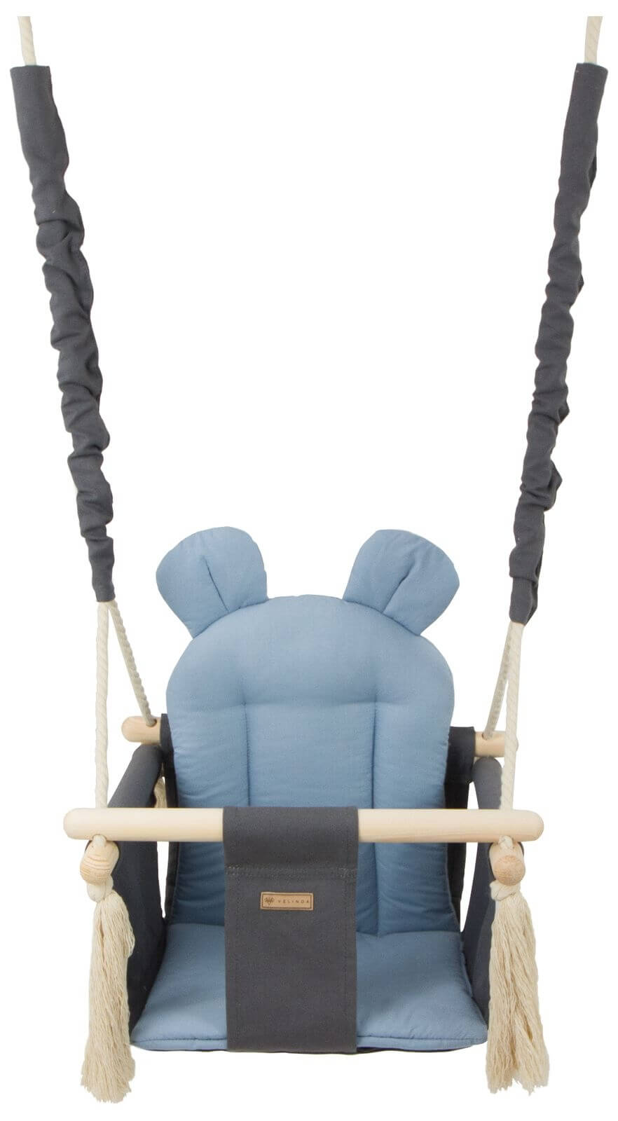 Lyseblå pude i grå babygynge. Babygyngen er lavet i træ og har hvid baggrund.